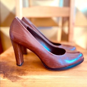 Banana Republic Brown Leather Round Toe Pumps